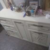 Срочно продам новая мебель дерево и шпон карельской березы, в Феодосии