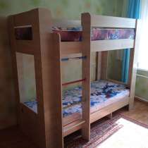 Продается двух-этажная кровать с двумя матрасами, в Кургане