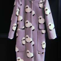 Пальто с овечками, в Санкт-Петербурге