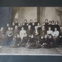 Старинная фототипия – групповой портрет гимназисток. XIX в, в Санкт-Петербурге