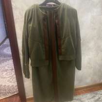 Двойка в отличном состояния размер 46.48, в Новосибирске