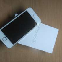 Продам iPhone 5s 16 ГБ золотой, в Красноярске