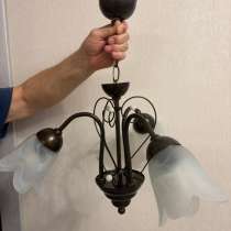 Люстра 3 рожковая- рабочая,2000 рублей б/у, в Москве