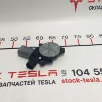 З/ч Тесла. Мотор привода люка правый Tesla model S, model S, в Москве