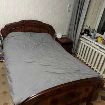 Кровать с прикроватной тумбочкой, в Екатеринбурге