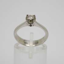Золотое кольцо с бриллиантом 0.81 карат., в Москве