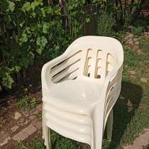 Кресло пластиковое белое, в г.Луганск
