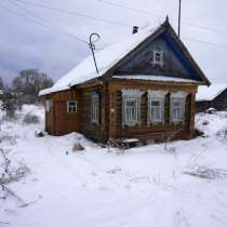 Небольшой бревенчатый дом, в селе с развитой инфраструктурой, в Москве
