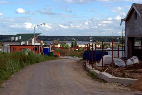 9 соток в жилом поселке у водохранилища с коммуникациями в Долгопрудном фото 4