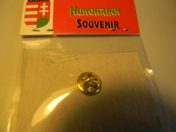 Значок. флаг Венгрии с гербом, желт. тяж. мет в 