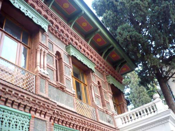 Красивеиший дом в самом ценре города Тбилиси в фото 5