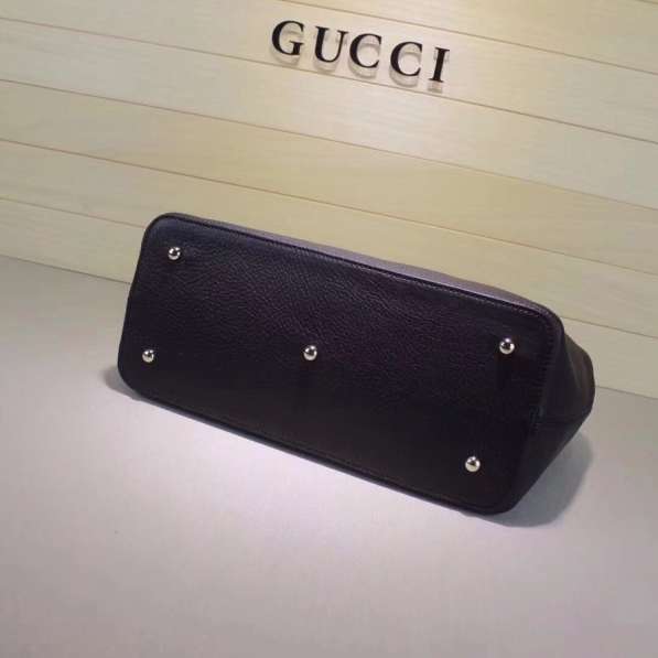 Gucci сумка на молнии чёрного цвета в Москве
