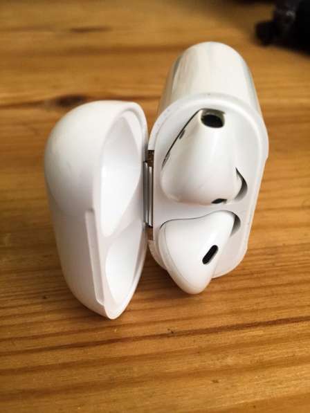 Оригинальные AirPods в Москве