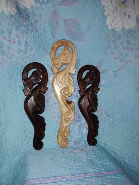 Резьба по дереву! Лошадка под ковка на сястье!