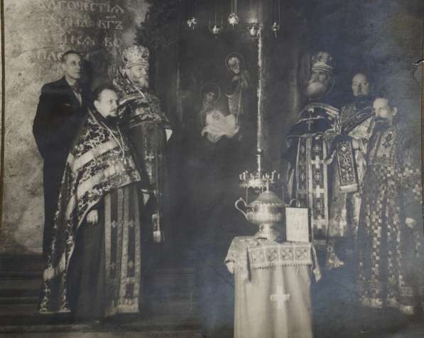 Фотография с освящением Рождественского вертепа. 1948 год в Санкт-Петербурге фото 3