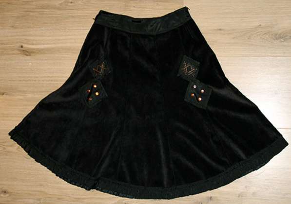 Вельветовая юбка с этническим декором