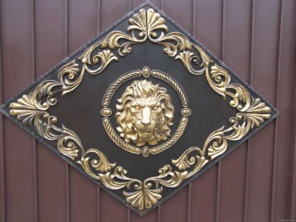 Еврозаборы с барельефом льва в Кемерове фото 4