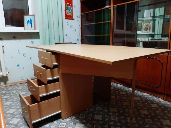 Стол-книжка с встроеными ящиками цена 5000руб в Салавате