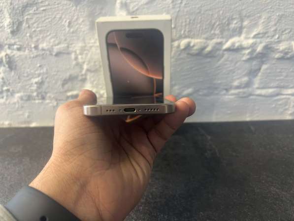 IPhone 16 pro 128 на гарантии в Новосибирске фото 4