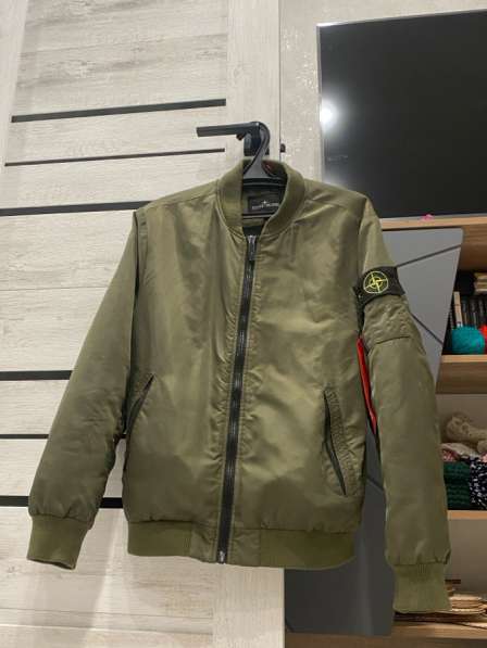 Продам бомбер мужской