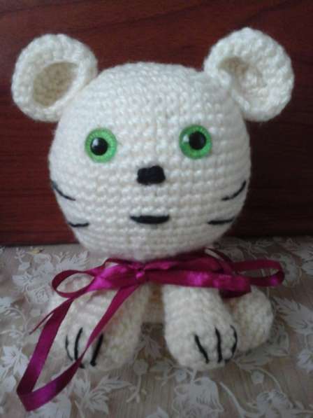 Игрушка вязаная котик
