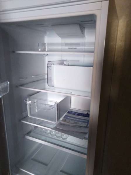 Холодильник индезит. Почти новый в Красноярске фото 3