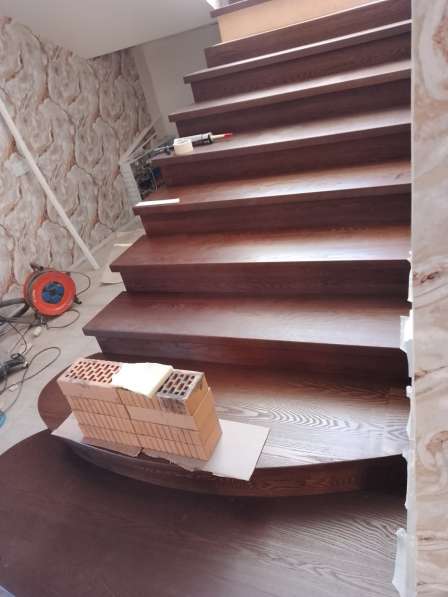 Лестницы из массива в Новосибирске фото 3