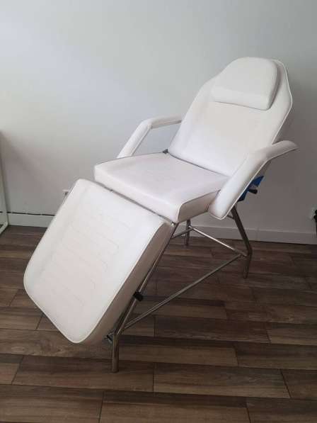 Regulowany fotel kosmetyczny biały в фото 5