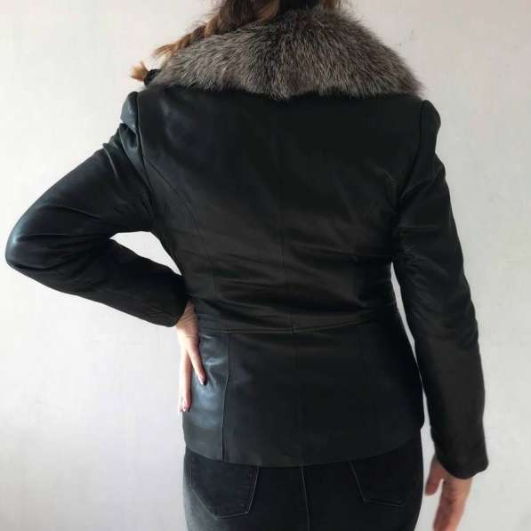 Кожаная куртка с натуральным мехом (чернобурка) в фото 4