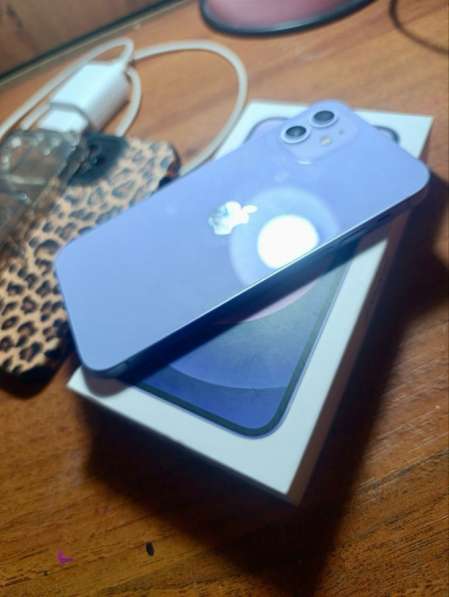 Продам айфон 12