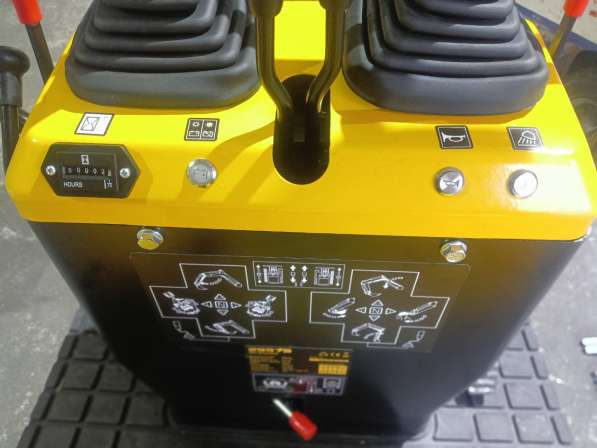 Мини-экскаватор Komatsu PC-08 в Владивостоке фото 13