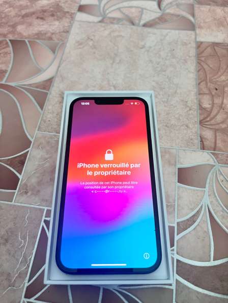 Продам IPhone 13