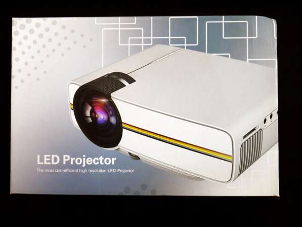 Проектор мультимедийный с динамиком Led Projector YG400 в фото 7