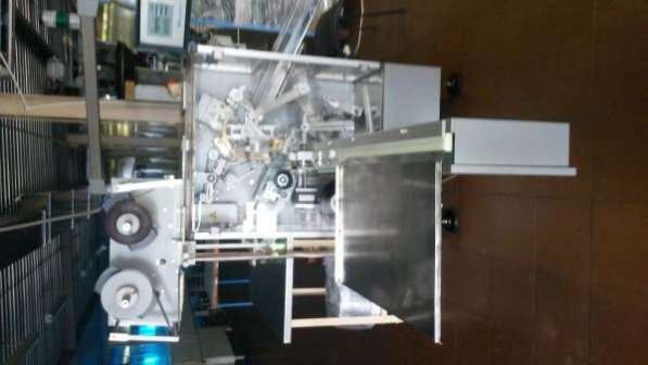 Заверточная машина MC Automatic (Италия) для завёртки конфет.
