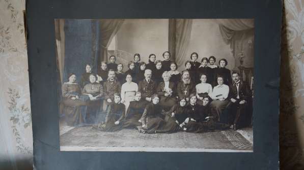 Старинная фототипия – групповой портрет гимназисток. XIX в