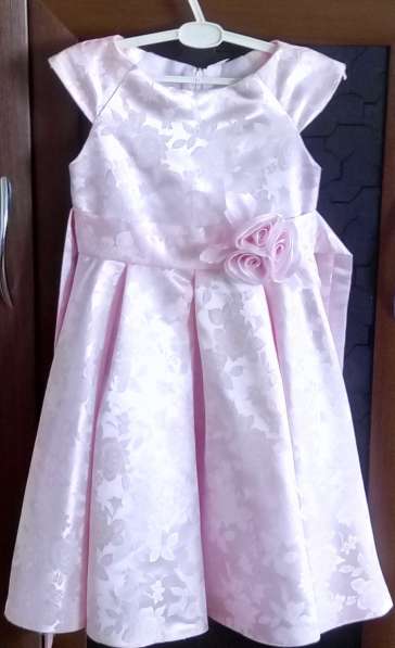 Платье розовое для девочки 5-6лет в Абакане