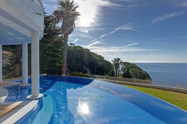 VILLA IN SPAIN, ON THE 1TH LINE OF THE SEA в фото 16