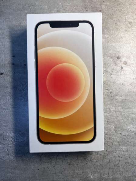 Смартфон iPhone 12