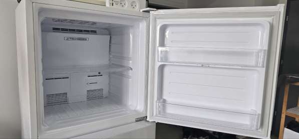 Холодильник Sharp SJ2124WH