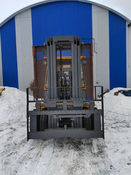 Вилочный погрузчик Komatsu FD70-7 в Омске фото 15