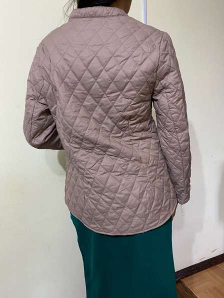 Продам женскую ветровку в 