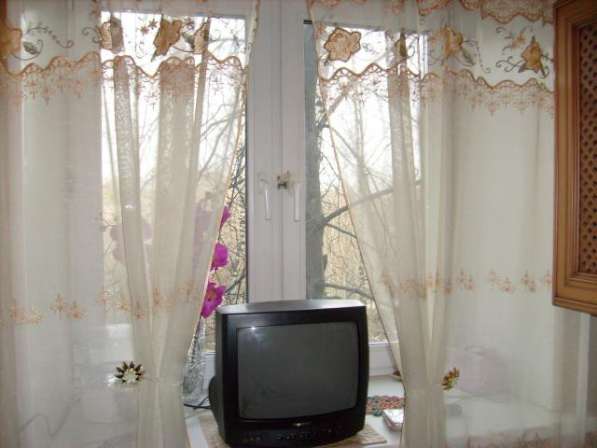 Продам двухкомнатную квартиру в Красногорске. Жилая площадь 44 кв.м. Этаж 2. Есть балкон.