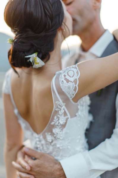 Свадебное платье и босоножки