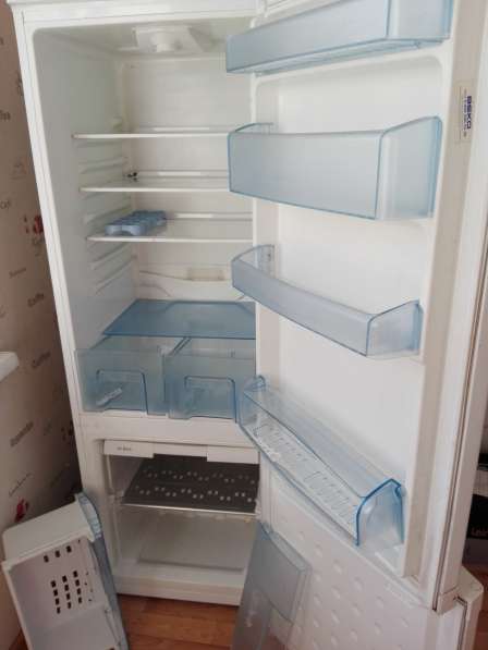 Холодильник Веко двухкамерный (Россия) в хорошем состоянии в 
