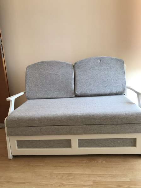 Продаю диван-кровать в новом состоянии за 350 Лев
