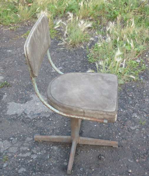 Слесарный стул с винтовой регулировкой высоты в Красноярске
