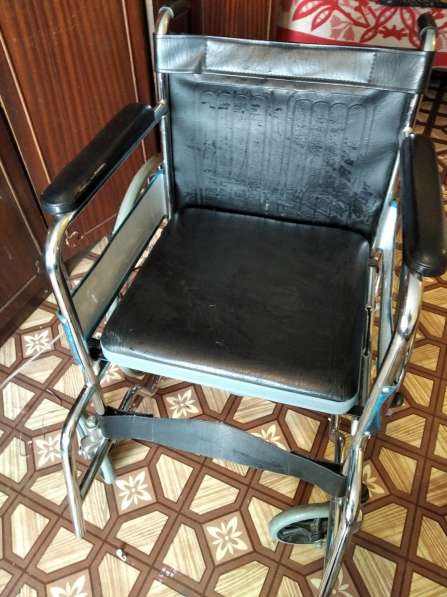 Инвалидное кресло-коляска с санитарным оснащением