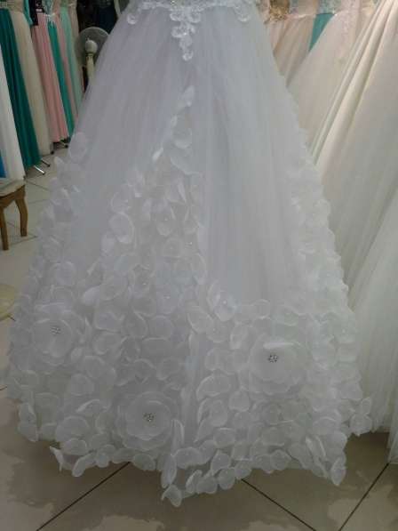 Продам свадебное плате с 3Д цветами, размер 44 в Москве