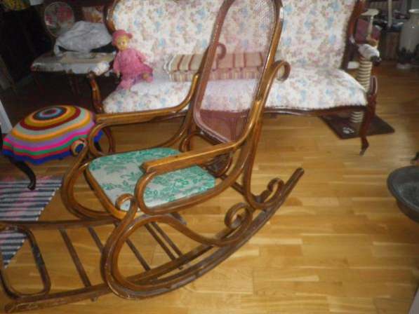Старинное кресло качалка в Москве