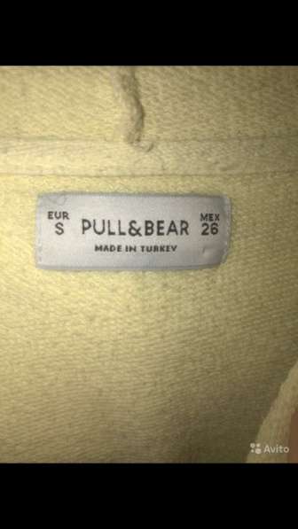 Толстовка желтая PULL&BEAR в Санкт-Петербурге